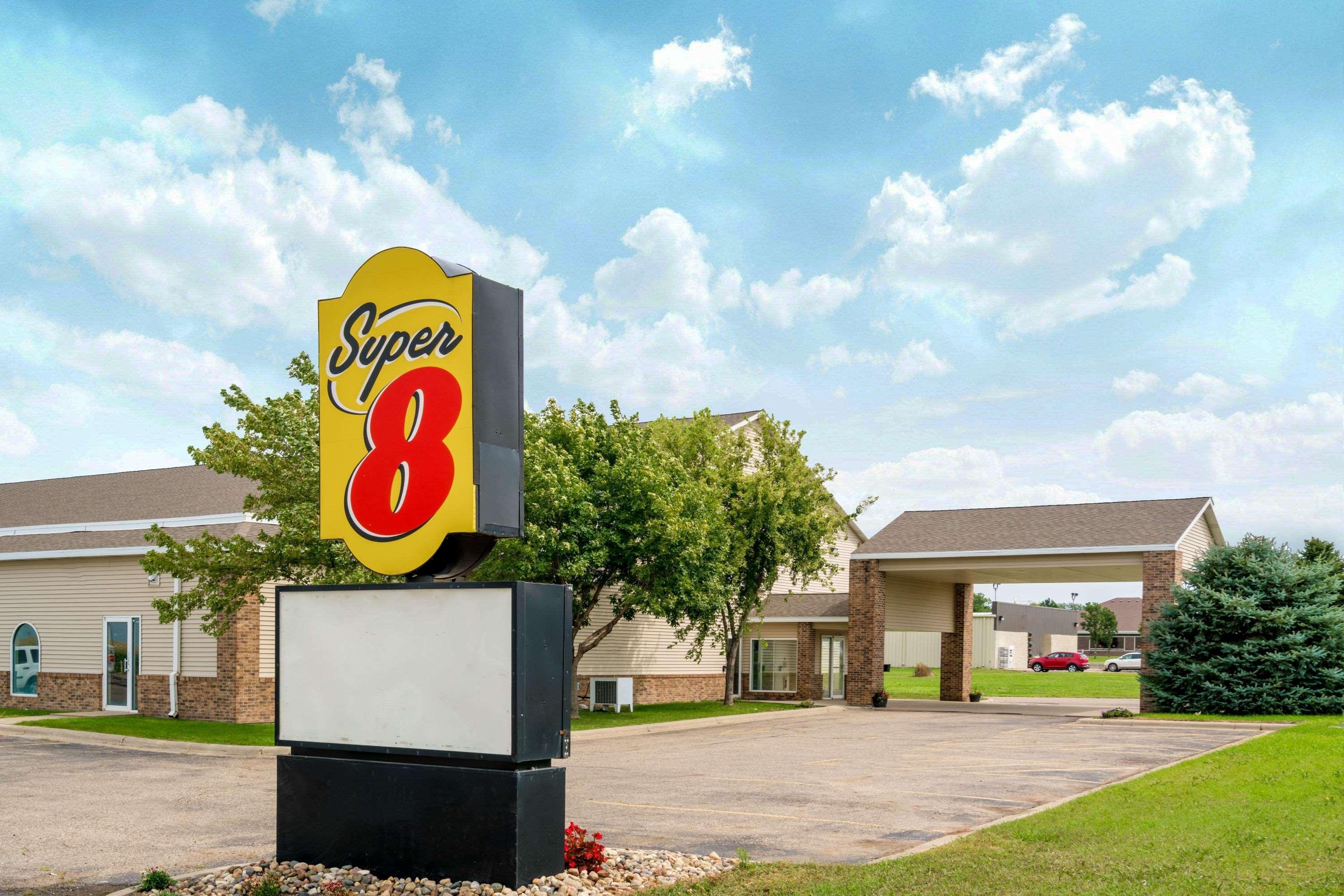 Отель Super 8 By Wyndham Beresford Экстерьер фото